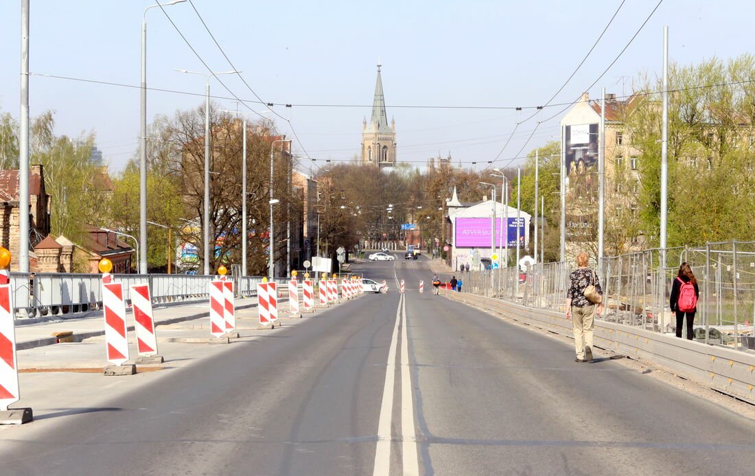 Закрытие Деглавского моста привело к дорожному хаосу